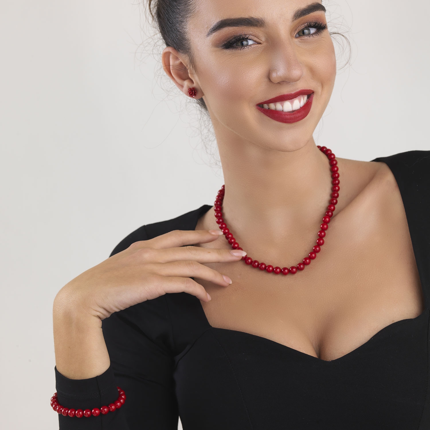 Collana di perle in vari colori con chiusura placcata argento